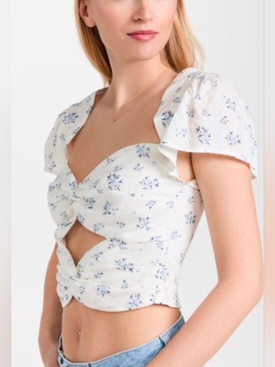 En Saison Tops - NWT En Saison Floral Cutout Crop Top Smocked Back Puff Sleeve Size S